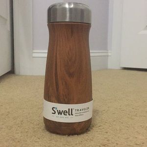 Swell water bottle